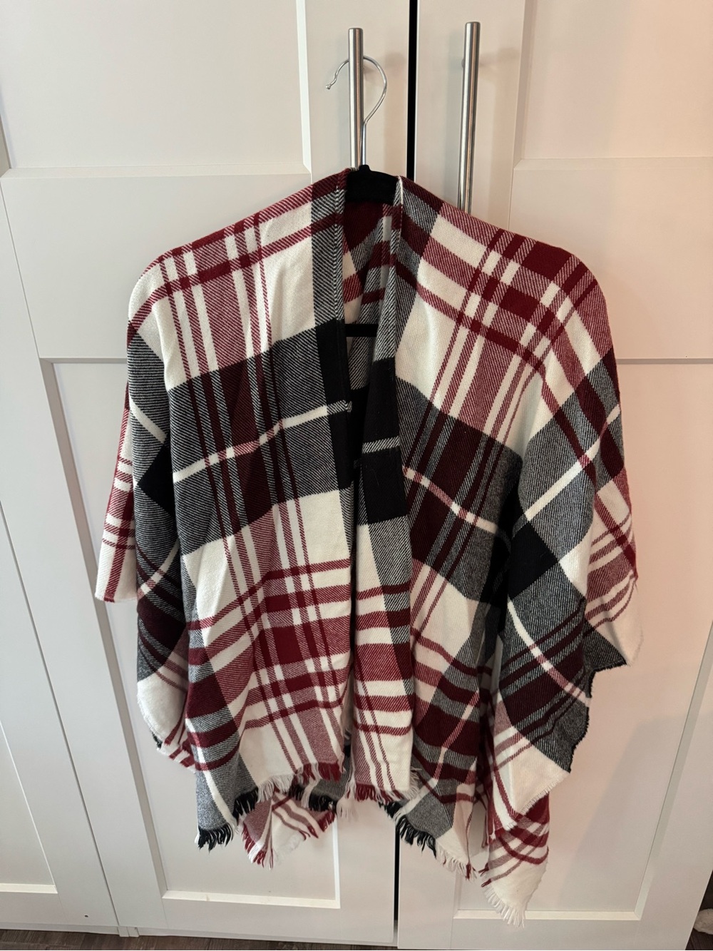 Banana Republic Plaid Poncho Wrap in Burgundy, Black & White